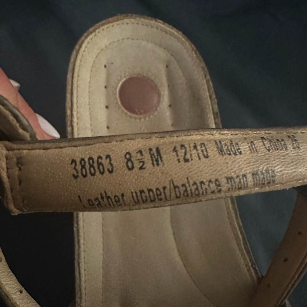 Elegant Beige Strappy Sandals - Picture 7 of 7
